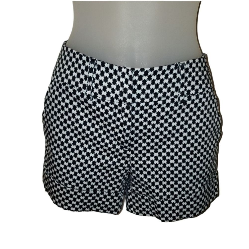 New York And Company Black and white shorts Sz 2